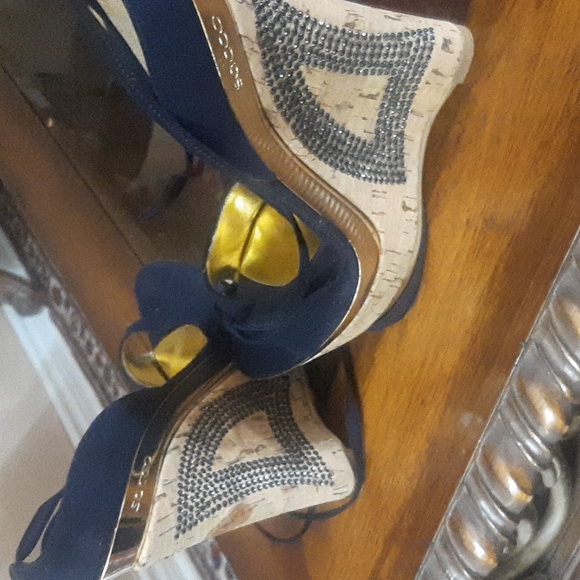 COPY - Shoes - Picture 2 of 4